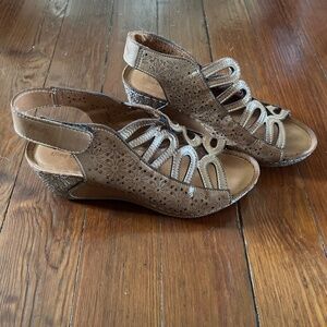 Size 7 Spring Step Sandals